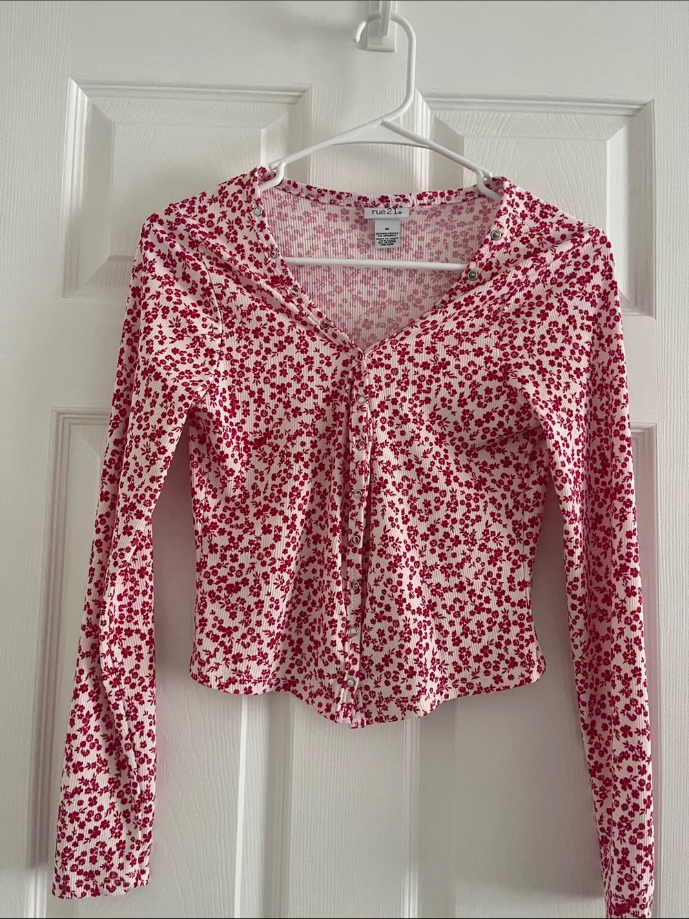 Rue21 Pink Floral Long-Sleeve Snap Front Henley Cropped Top